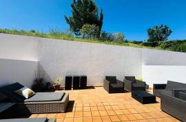 Contemporary spacious T3 townhouse in the centre of Foz do Arelho, Sil