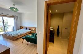 Contemporary spacious T3 townhouse in the centre of Foz do Arelho, Sil