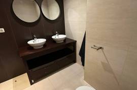 Contemporary spacious T3 townhouse in the centre of Foz do Arelho, Sil