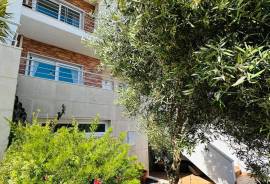 Contemporary spacious T3 townhouse in the centre of Foz do Arelho, Sil