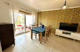 Contemporary spacious T3 townhouse in the centre of Foz do Arelho, Sil
