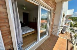 Contemporary spacious T3 townhouse in the centre of Foz do Arelho, Sil
