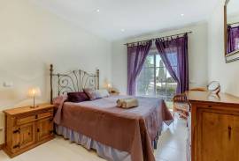 Immaculate 2-Bedroom House with Stunning Views in Carvoeiro