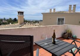 Immaculate 2-Bedroom House with Stunning Views in Carvoeiro