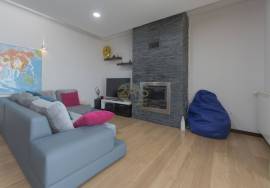 3 bedroom apartment with garage