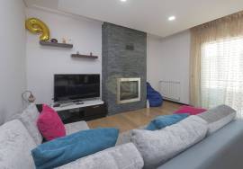 3 bedroom apartment with garage