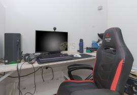 3 bedroom apartment with garage