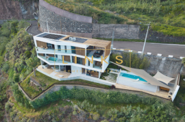 Aurora Luxury Villa with 4 Bedrooms