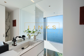 Aurora Luxury Villa with 4 Bedrooms