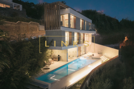 Aurora Luxury Villa with 4 Bedrooms