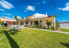 WINTER RENTALS - OUTUBRO24 TO ABRIL25 - Luxury 4 bedroom villa with pool, garden, barbecue - in Quarteira