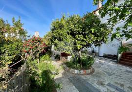 2 bedroom villa with basement, garden and garage