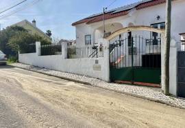 2 bedroom villa with basement, garden and garage
