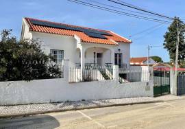 2 bedroom villa with basement, garden and garage