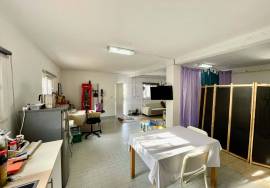 2 bedroom villa with basement, garden and garage