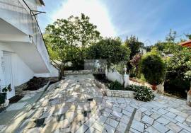 2 bedroom villa with basement, garden and garage