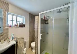 2 bedroom villa with basement, garden and garage