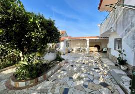2 bedroom villa with basement, garden and garage
