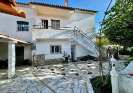 2 bedroom villa with basement, garden and garage