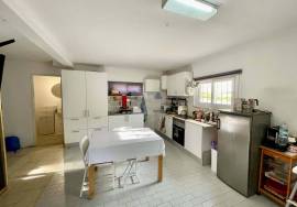 2 bedroom villa with basement, garden and garage