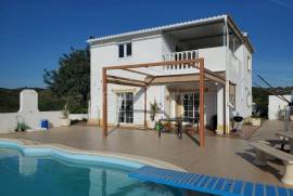 North Tavira: Countryside T3+1 villa with pool on expansive 21,700 m² plot
