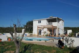 North Tavira: Countryside T3+1 villa with pool on expansive 21,700 m² plot