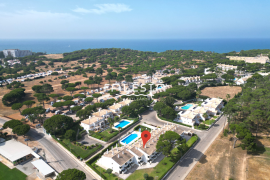 2 BEDROOM TOWNHOUSE JUST AT 600m FROM THE BEACH