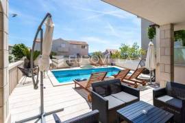 Brač, Bol, a smaller family-run hotel with a restaurant, total net usable area 1,000 m²