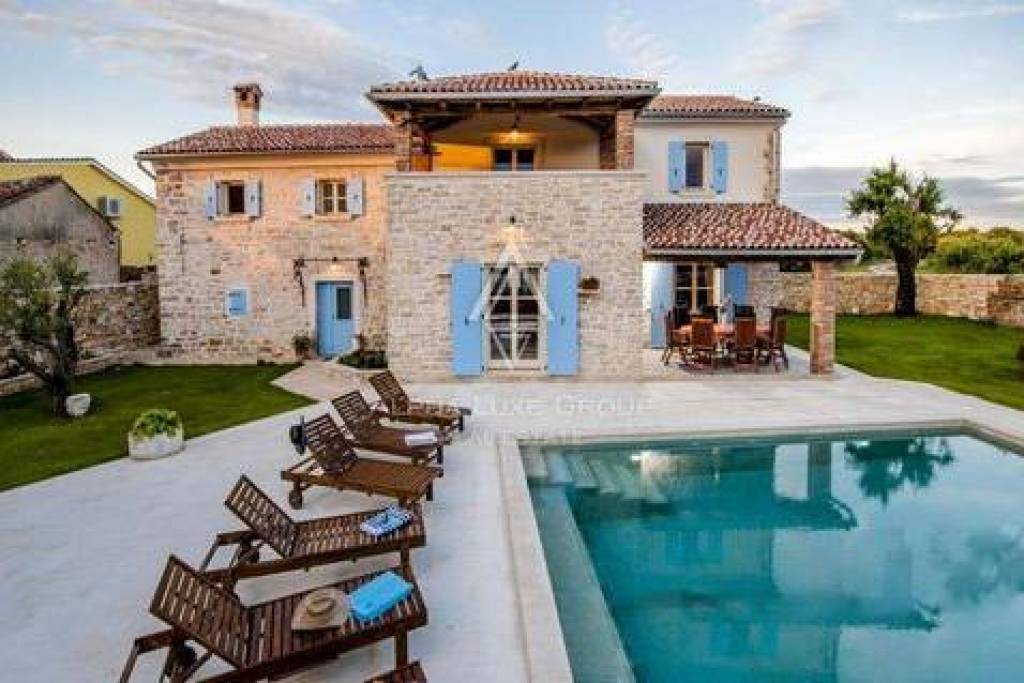 New building, Istrian villa with pool, near Kanfanar.