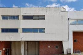 Loja / Estabelecimento Comercial T3 em Milheirós de 260,00 m²