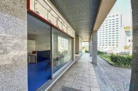Loja / Estabelecimento Comercial em Lordelo Do Ouro E Massarelos de 140,00 m²