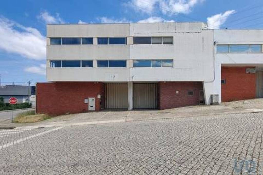 Loja / Estabelecimento Comercial T3 em Milheirós de 260,00 m²