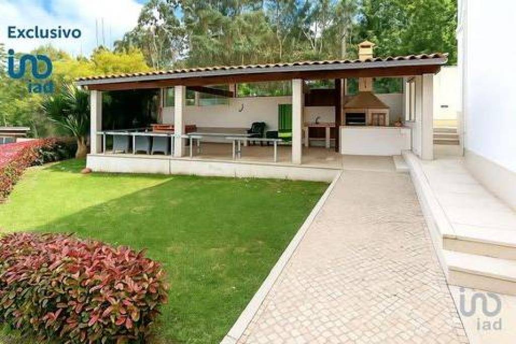 Casa / Villa T6 em Fiães de 250,00 m²
