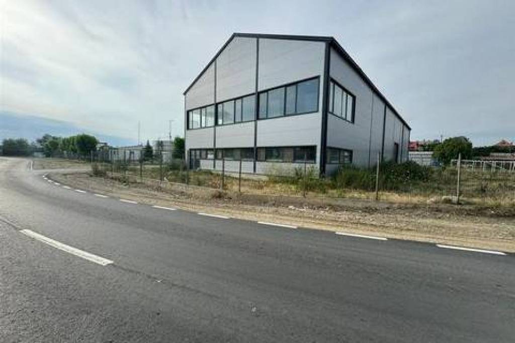 Commercial space for sale in Maracineni