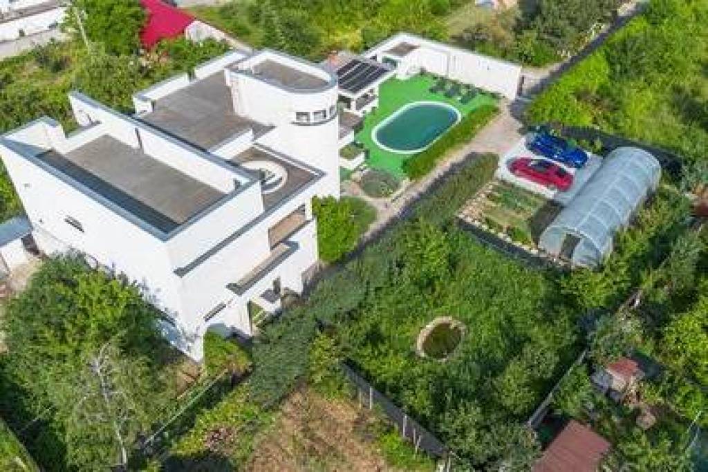 Special Villa with Thermal Pool, 15 minutes Bucharest