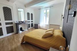 Winegrower's Property With 188 M2 Of Living Space On 488 M2 Of Land With Stone Outbuilding And Swimming Pool.