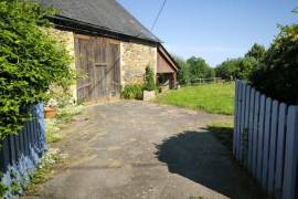 Detached Country House with Open Views and Barn