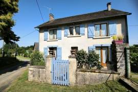 Detached Country House with Open Views and Barn