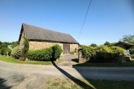 Detached Country House with Open Views and Barn