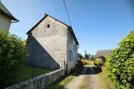 Detached Country House with Open Views and Barn
