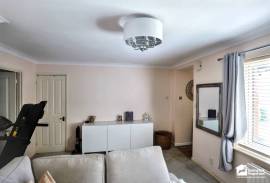 2 bedroom, Ground floor maisonette for sale