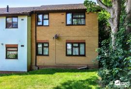 2 bedroom, Ground floor maisonette for sale