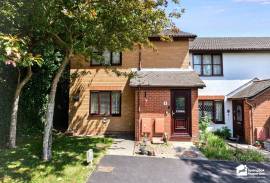 2 bedroom, Ground floor maisonette for sale