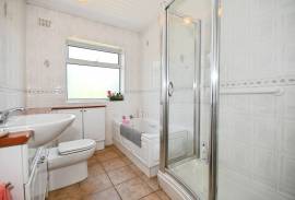 3 bedroom, Bungalow for sale