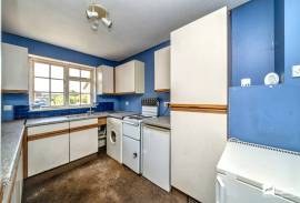 2 bedroom, Maisonette for sale