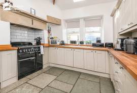 3 bedroom, Cottage for sale