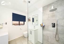 4 bedroom, Detached bungalow for sale