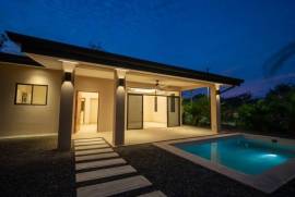 Casa Dos Rosas: Near the Coast House For Sale in Tamarindo
