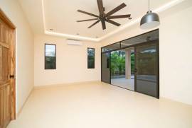 Casa Dos Rosas: Near the Coast House For Sale in Tamarindo