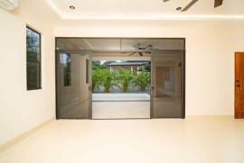 Casa Dos Rosas: Near the Coast House For Sale in Tamarindo